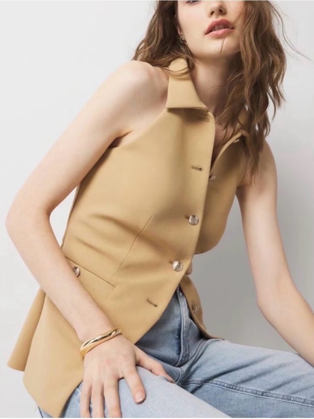 White House Black Market Sleeveless Collared Button-Front Vest in Camel